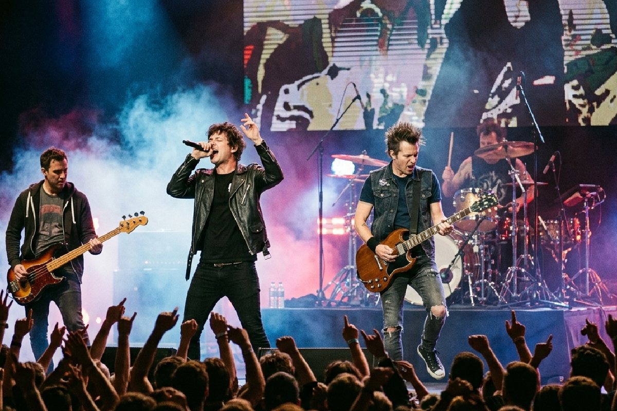 sur_quelle_radio_gratuite_peut_on_visionner_les_nouvelles_videos_de_groupes_comme_muse_ou_green_day