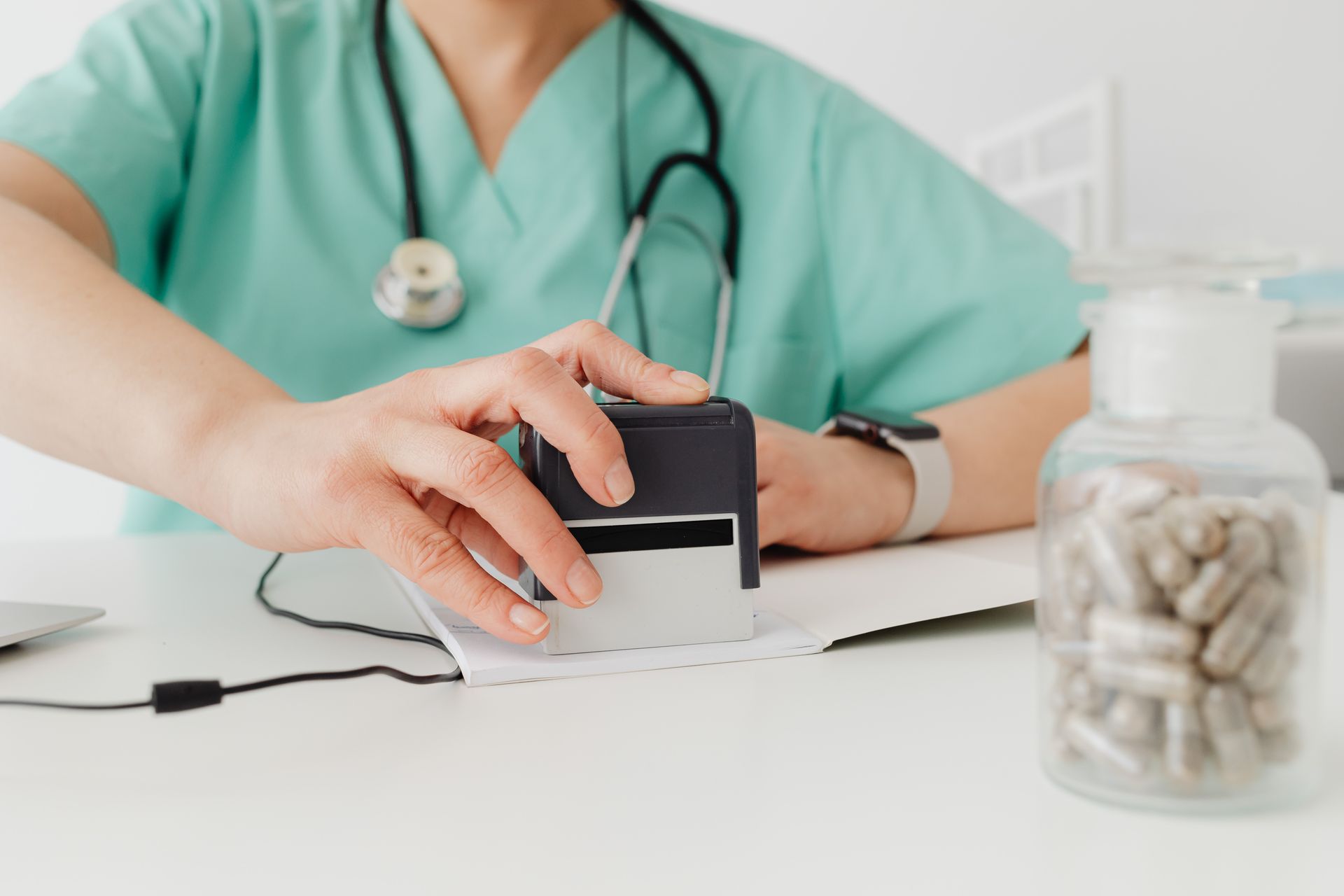 Besoin d'obtenir les coordonnées des médecins de votre quartier ? Connectez-vous sur le-guide-sante.org