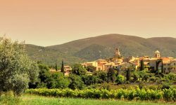 The beautiful Luberon region, easily accessed from Salon de Provence