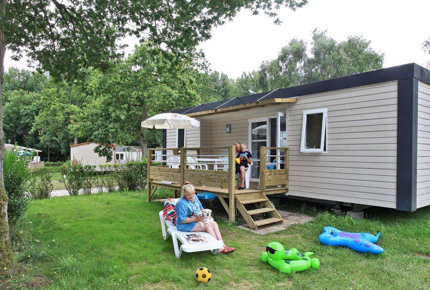 Ce grand mobil home Bretagne du Château de Galinée est tout confort
