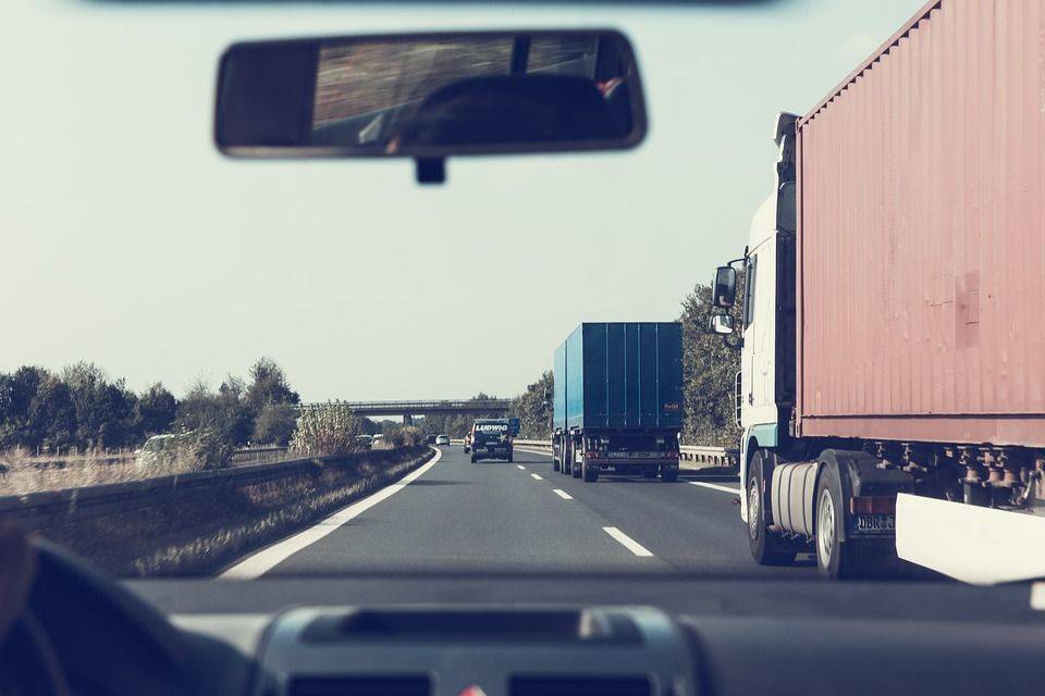 Suivez vos tournées en temps réel et restez en contact avec vos équipes grâce à la solution Track & Trace proposée par Acteos